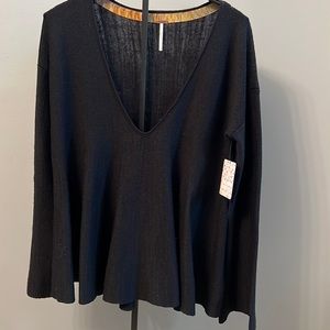 Free People  L Sundae Pullover V-Neck Top with bell sleeves. Flow
